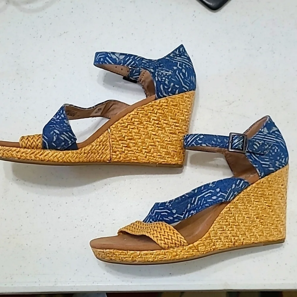 Toms blue canvas & rattan wedges size 7.5